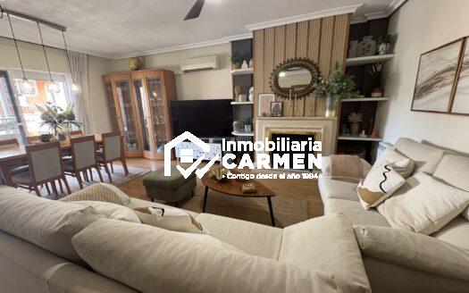 Amplia vivienda en la zona de Campoamor con terraza.